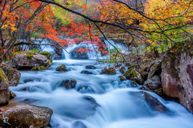 中国辽宁本溪老边沟秋季风光