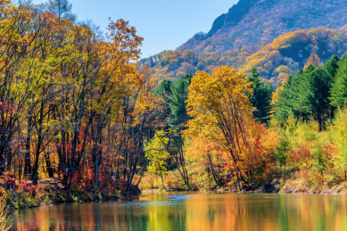 中国辽宁本溪老边沟秋季风光