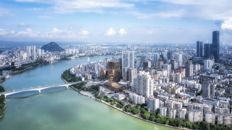 航拍中国广西柳州城市建筑景观天际线