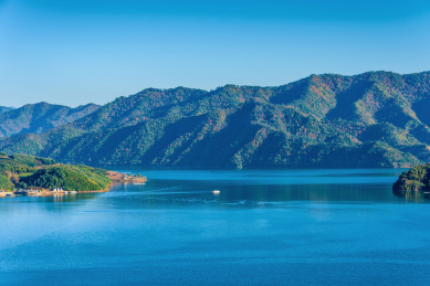 中国辽宁丹东鸭绿江绿江天池风光