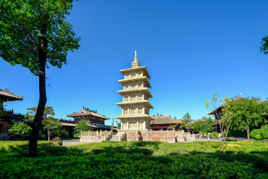 中国山西大同云冈石窟灵岩寺石雕方形造像塔