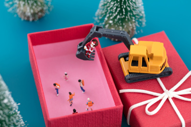 微缩世界礼盒里等待圣诞老人送礼物