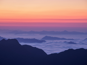 杭州临安太子尖山川剪影云海暮色维纳斯带