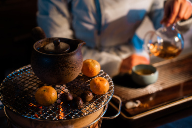 围炉煮茶中式点心水果特写