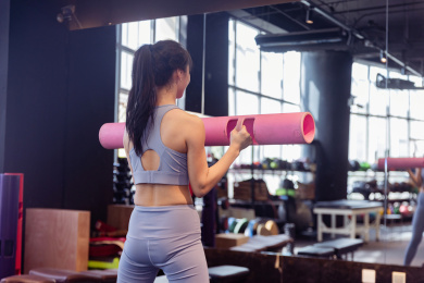 健身房运动锻炼的亚洲女性肖像