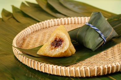 深底上的粽子制作