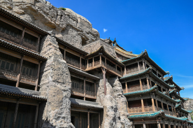 云冈石窟的外部木结构窟檐