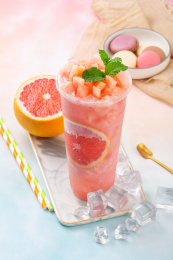 蜜桃西柚冷饮