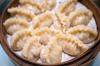 蒸笼里的蒸饺子