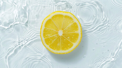 水中的柠檬片
