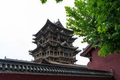 下雨时的山西运城飞云楼，中国旅游景区