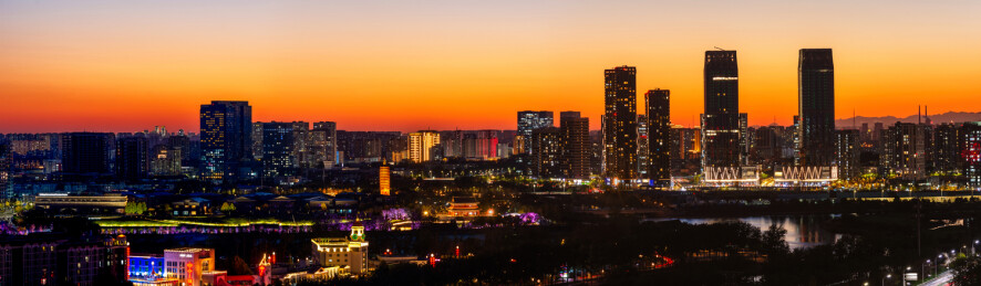 通州商务区夜景全景拼接，可见燃灯塔