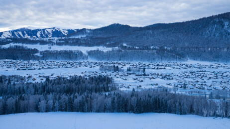 中国新疆阿勒泰禾木雪地风光
