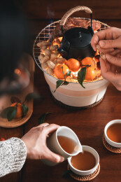 冬季室内茶室围炉煮茶