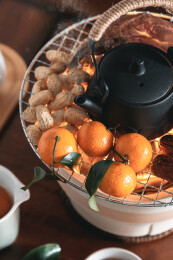 冬季室内茶室围炉煮茶