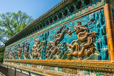 北京西城区北海公园九龙壁