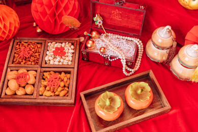 中式节日庆典场景里摆放的坚果